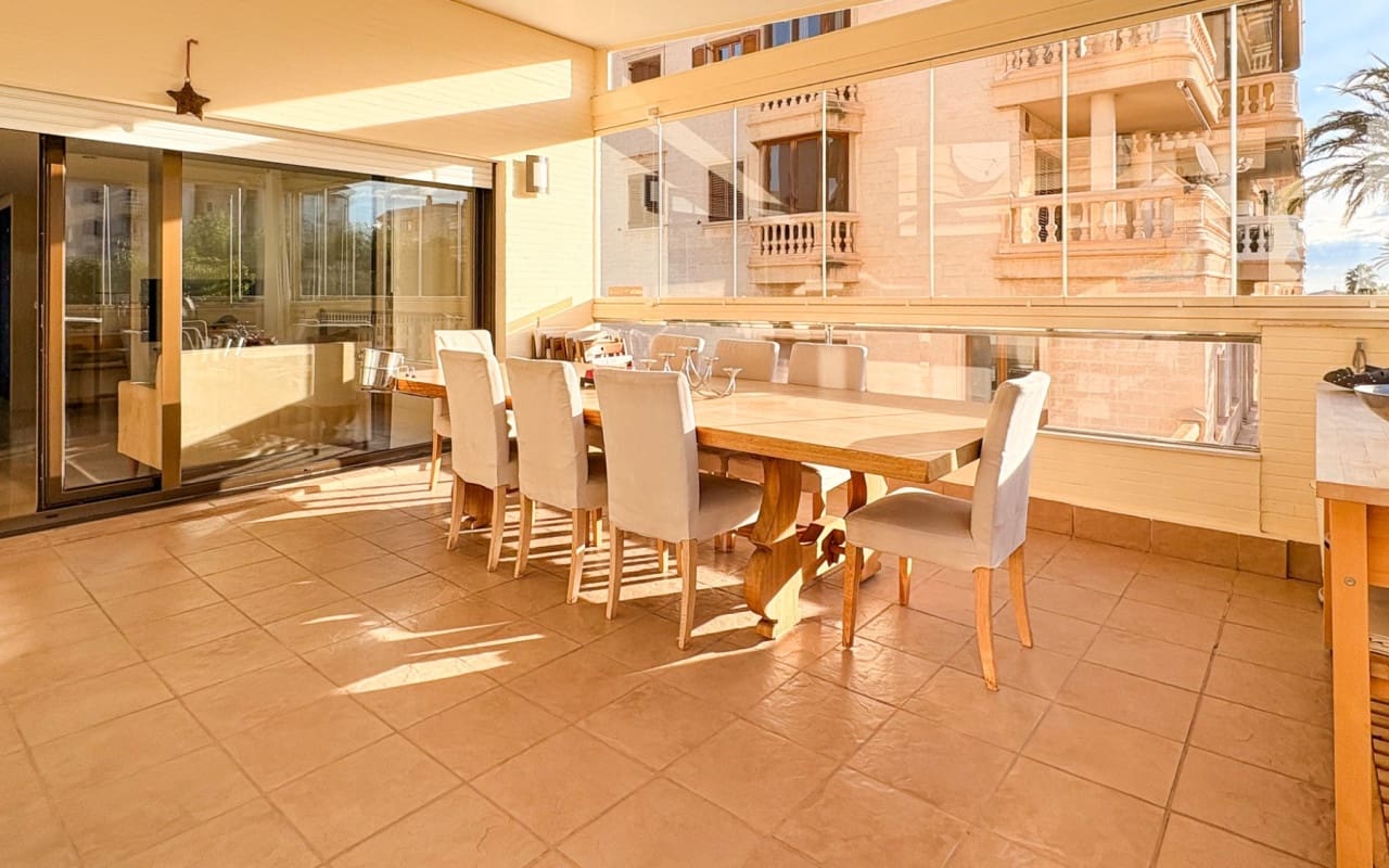 4 bedroom Villa for sale in Guardamar del Segura with pool - € 950,000 (Ref: 9805179)