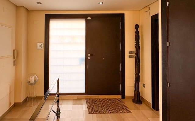 4 bedroom Villa for sale in Guardamar Playa, Guardamar del Segura with pool - € 950,000 (Ref: 9805179)