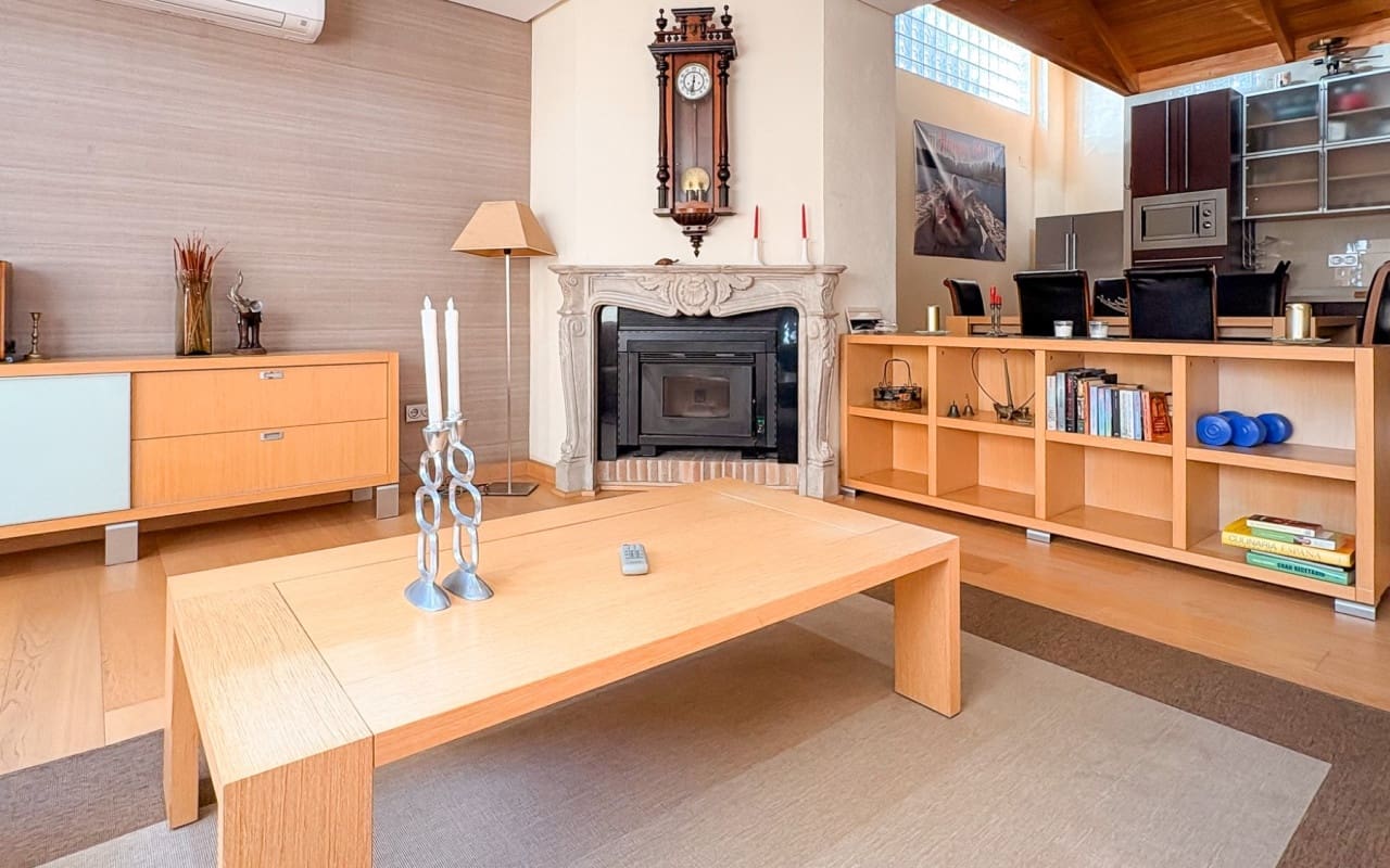 4 bedroom Villa for sale in Guardamar del Segura with pool - € 950,000 (Ref: 9805179)