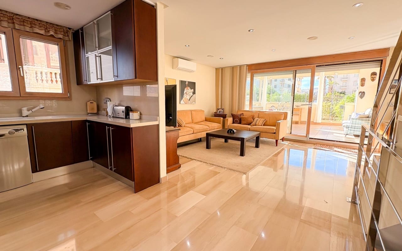 4 bedroom Villa for sale in Guardamar del Segura with pool - € 950,000 (Ref: 9805179)