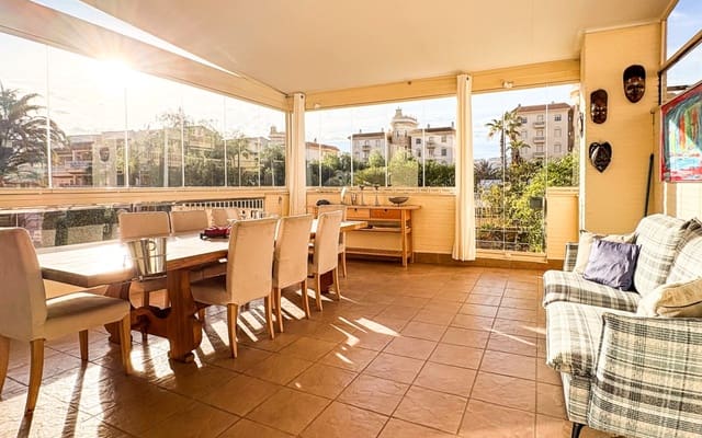 4 bedroom Villa for sale in Guardamar Playa, Guardamar del Segura with pool - € 950,000 (Ref: 9805179)