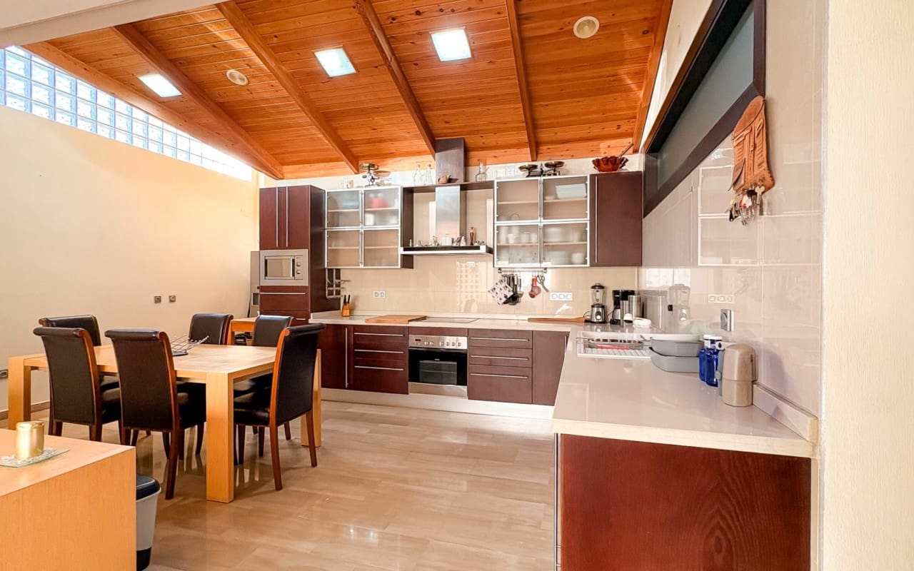 4 bedroom Villa for sale in Guardamar del Segura with pool - € 950,000 (Ref: 9805179)