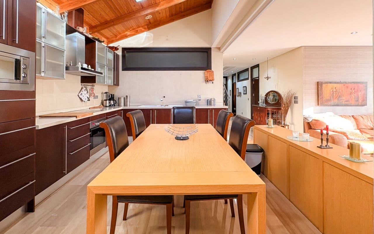 4 bedroom Villa for sale in Guardamar del Segura with pool - € 950,000 (Ref: 9805179)