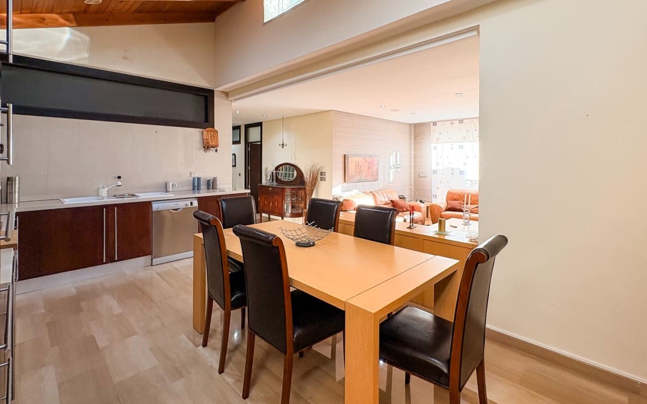 4 bedroom Villa for sale in Guardamar del Segura with pool - € 950,000 (Ref: 9805179)