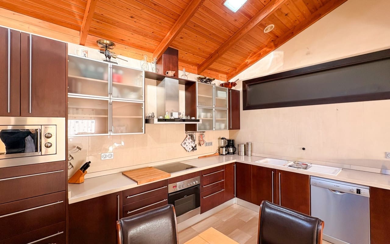 4 bedroom Villa for sale in Guardamar del Segura with pool - € 950,000 (Ref: 9805179)