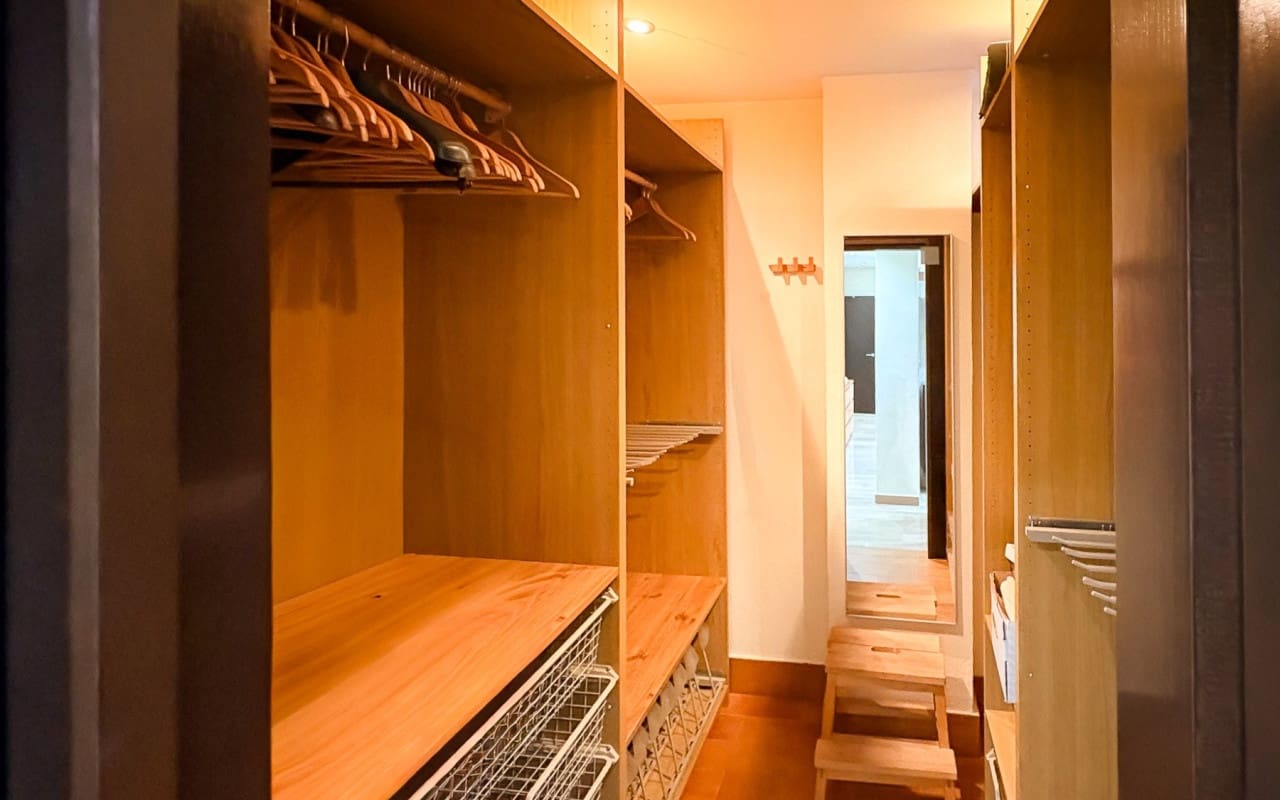 4 bedroom Villa for sale in Guardamar del Segura with pool - € 950,000 (Ref: 9805179)