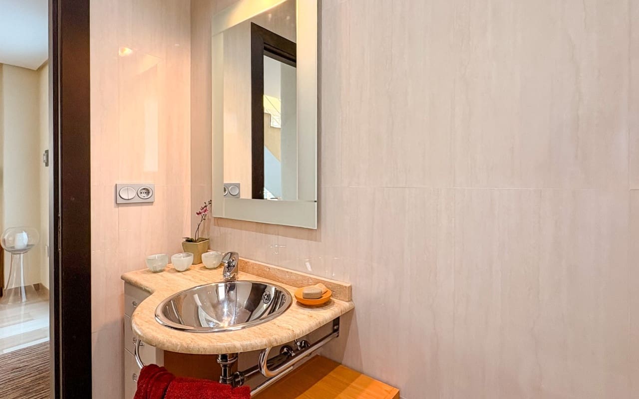 4 bedroom Villa for sale in Guardamar del Segura with pool - € 950,000 (Ref: 9805179)