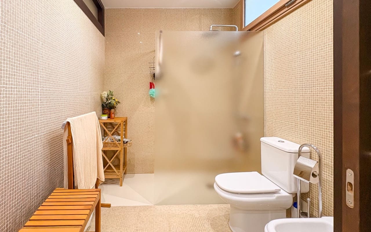 4 bedroom Villa for sale in Guardamar del Segura with pool - € 950,000 (Ref: 9805179)