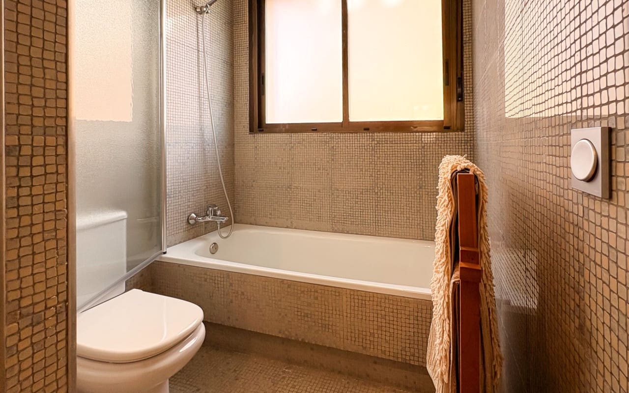 4 bedroom Villa for sale in Guardamar del Segura with pool - € 950,000 (Ref: 9805179)