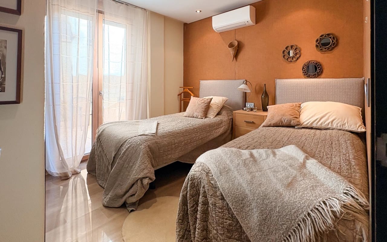 4 bedroom Villa for sale in Guardamar del Segura with pool - € 950,000 (Ref: 9805179)