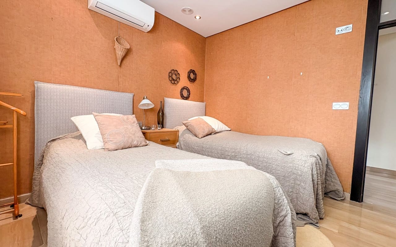 4 bedroom Villa for sale in Guardamar del Segura with pool - € 950,000 (Ref: 9805179)