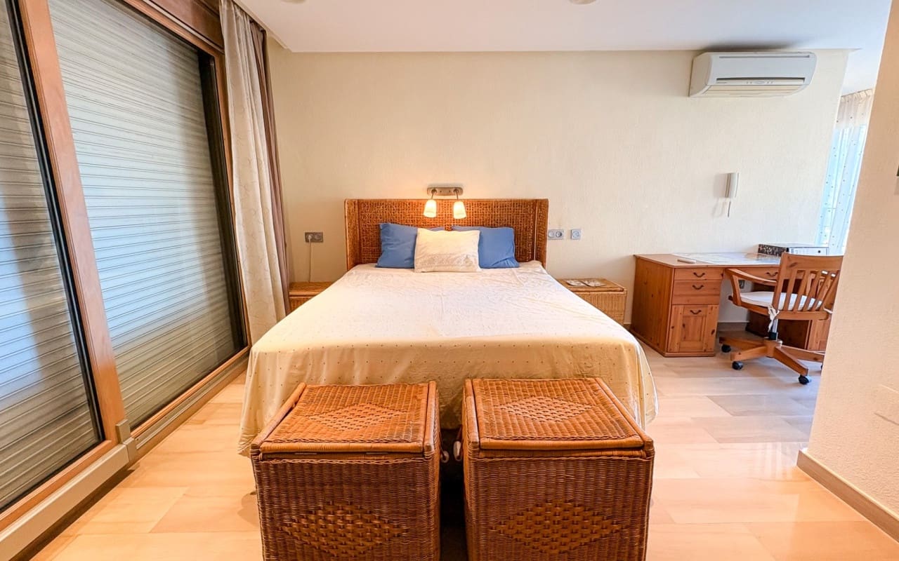 4 bedroom Villa for sale in Guardamar del Segura with pool - € 950,000 (Ref: 9805179)