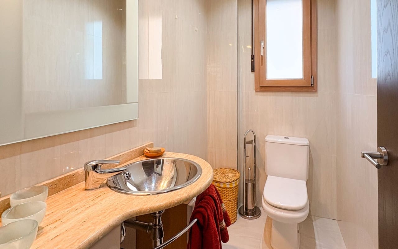 4 bedroom Villa for sale in Guardamar del Segura with pool - € 950,000 (Ref: 9805179)