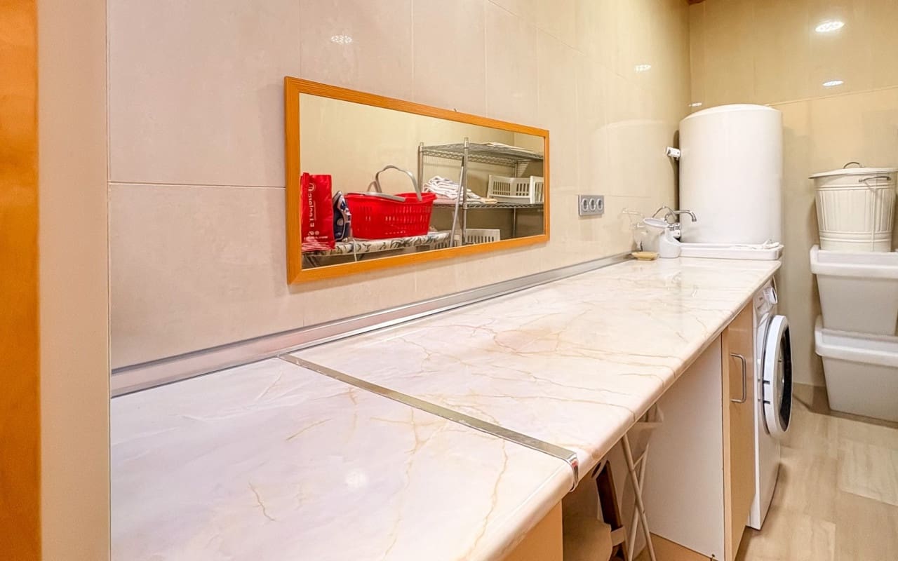 4 bedroom Villa for sale in Guardamar del Segura with pool - € 950,000 (Ref: 9805179)