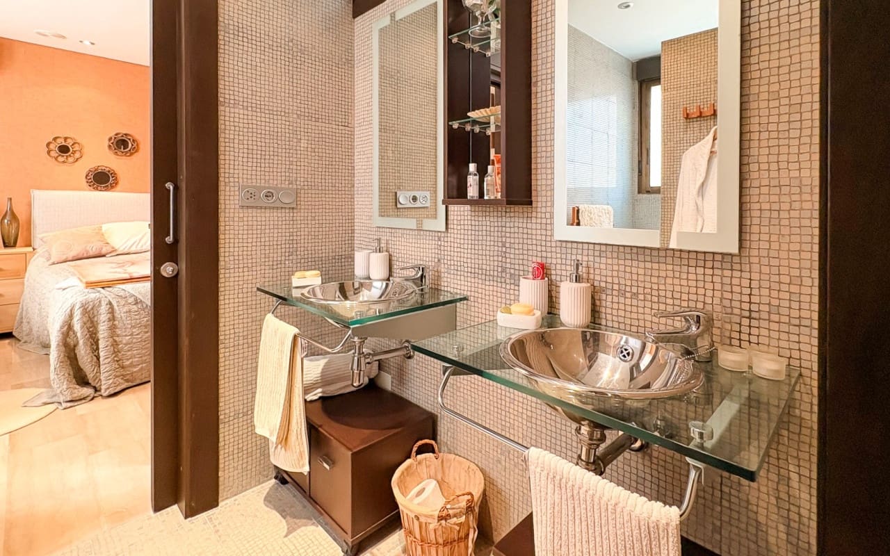 4 bedroom Villa for sale in Guardamar del Segura with pool - € 950,000 (Ref: 9805179)