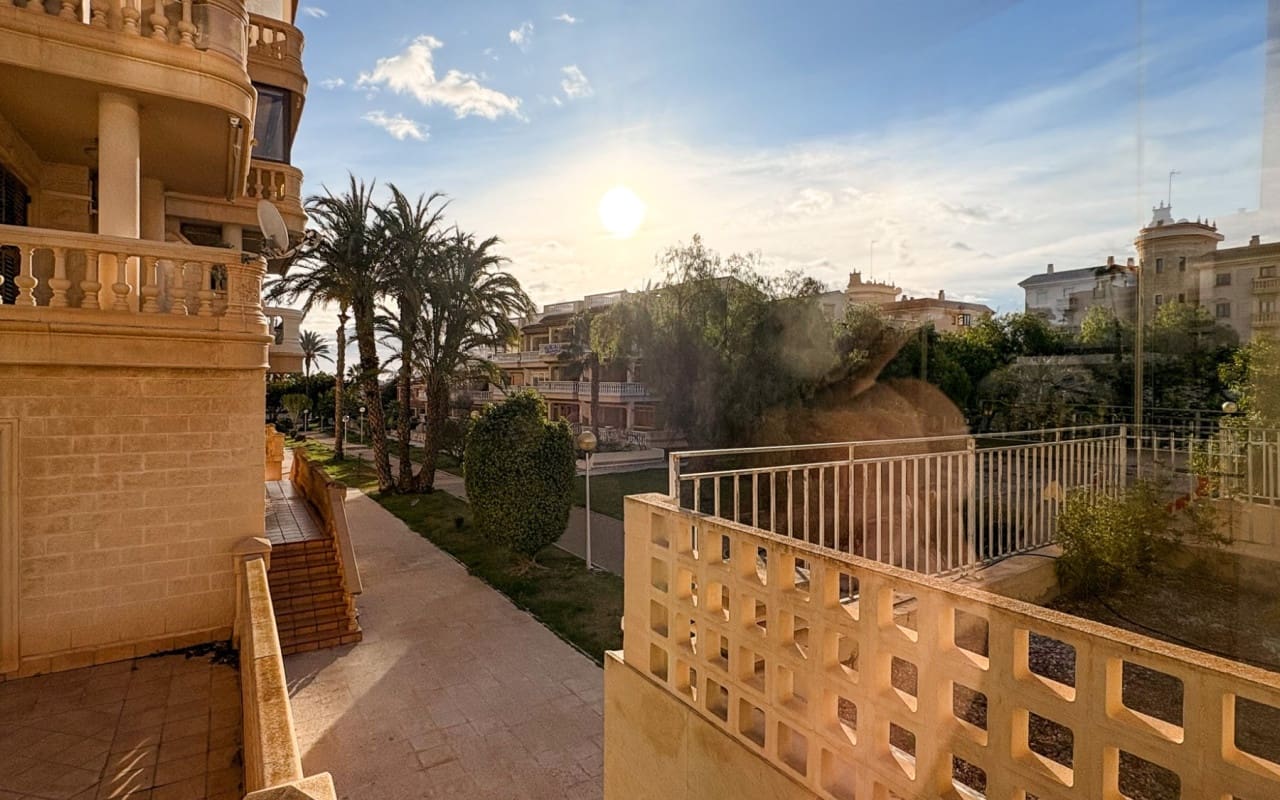 4 bedroom Villa for sale in Guardamar del Segura with pool - € 950,000 (Ref: 9805179)