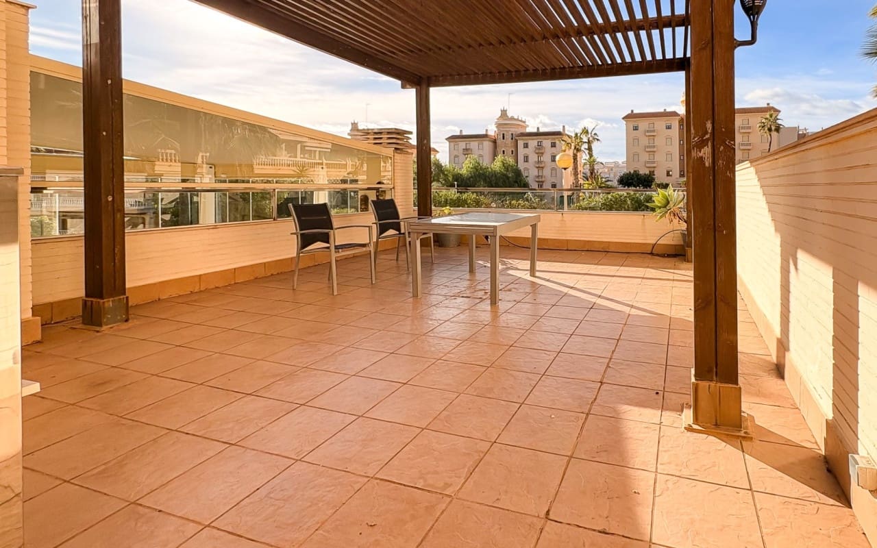 4 bedroom Villa for sale in Guardamar del Segura with pool - € 950,000 (Ref: 9805179)