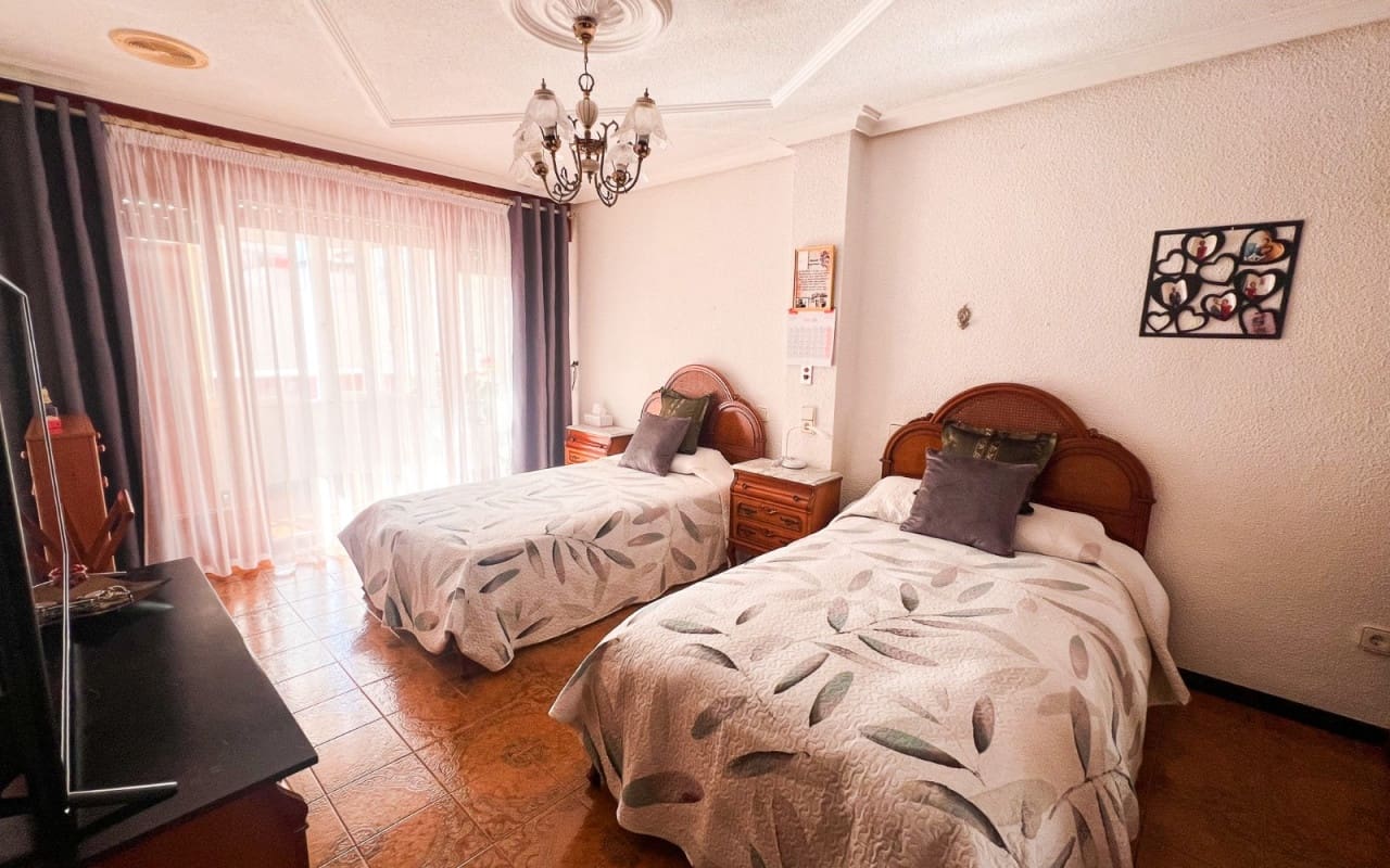 5 sovrum Radhus till salu i Guardamar del Segura - 380 000 € (Ref: 9805181)