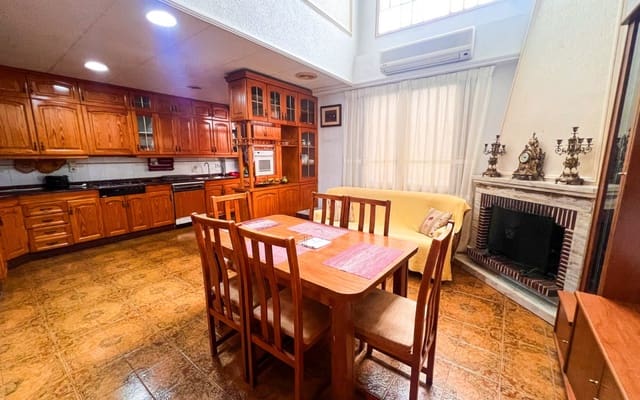 5 sovrum Radhus till salu i Zona Pueblo, Guardamar del Segura - 380 000 € (Ref: 9805181)