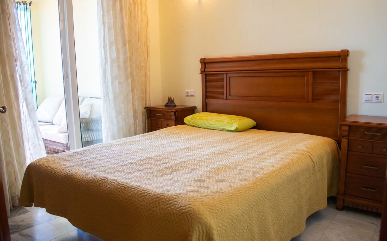 Apartamento de 3 habitaciones en Torrevieja en venta con piscina - 363.900 € (Ref: 9805190)