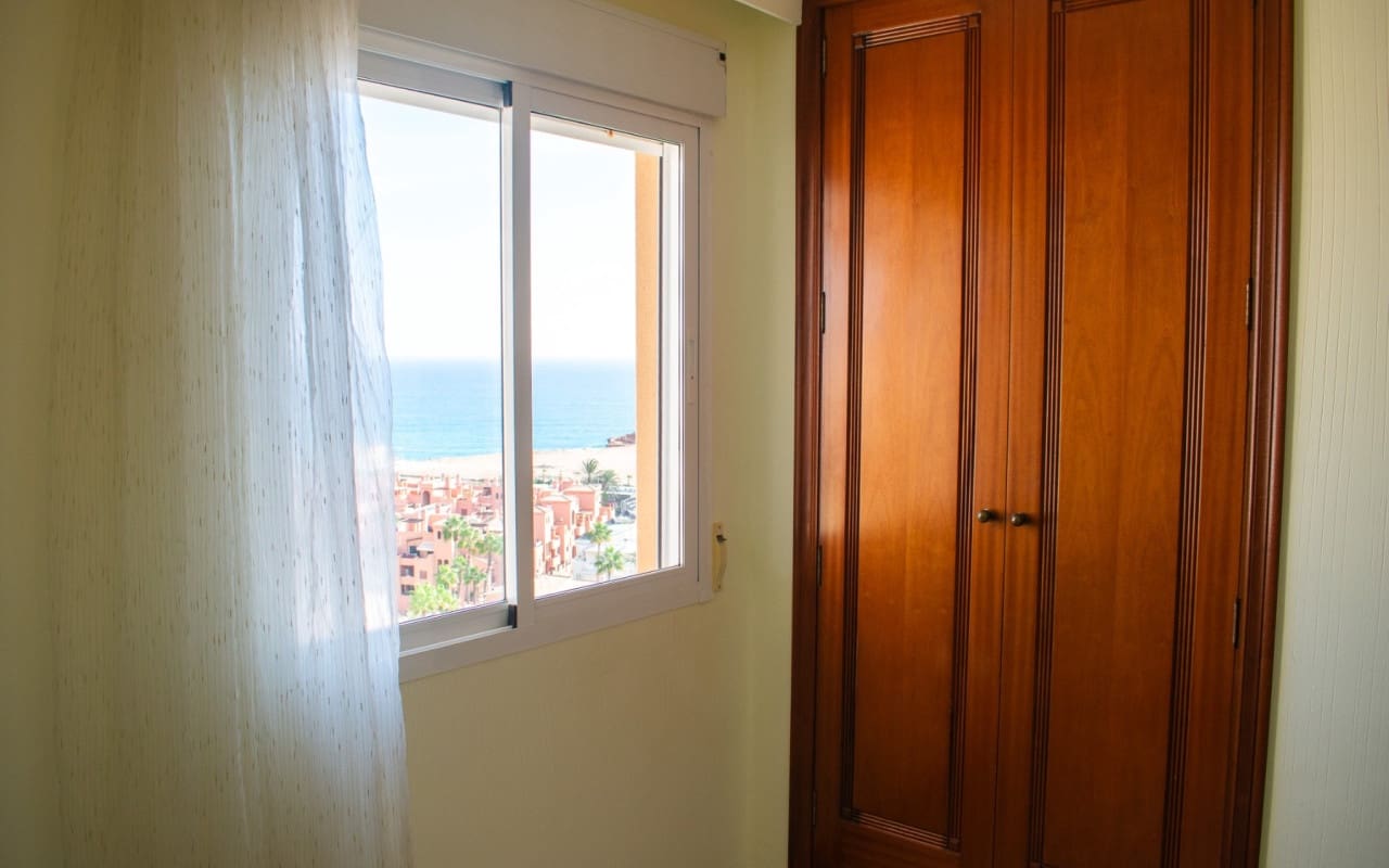 Apartamento de 3 habitaciones en Torrevieja en venta con piscina - 363.900 € (Ref: 9805190)