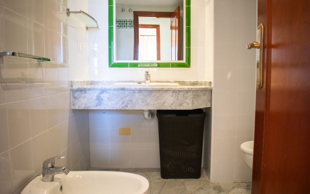 Apartamento de 3 habitaciones en Torrevieja en venta con piscina - 363.900 € (Ref: 9805190)