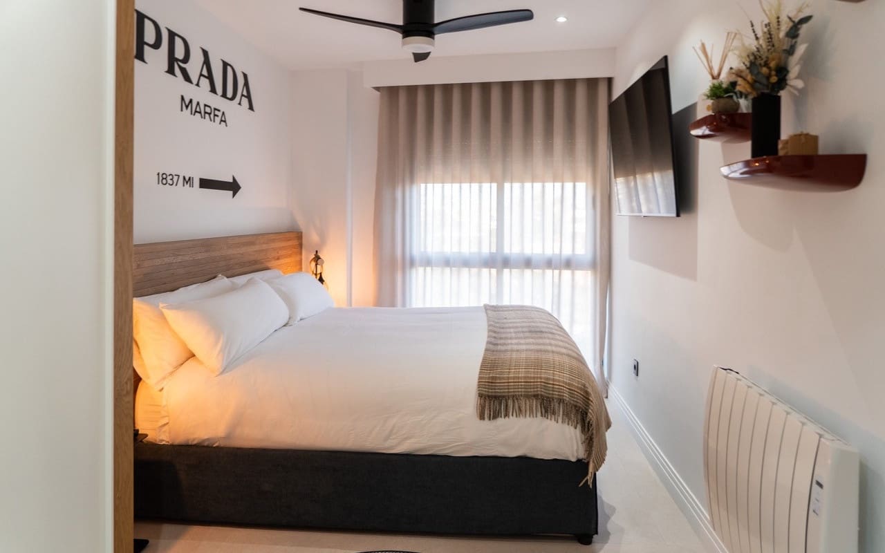 2 slaapkamer Appartement te koop in La Veleta met zwembad - € 273.000 (Ref: 9805191)