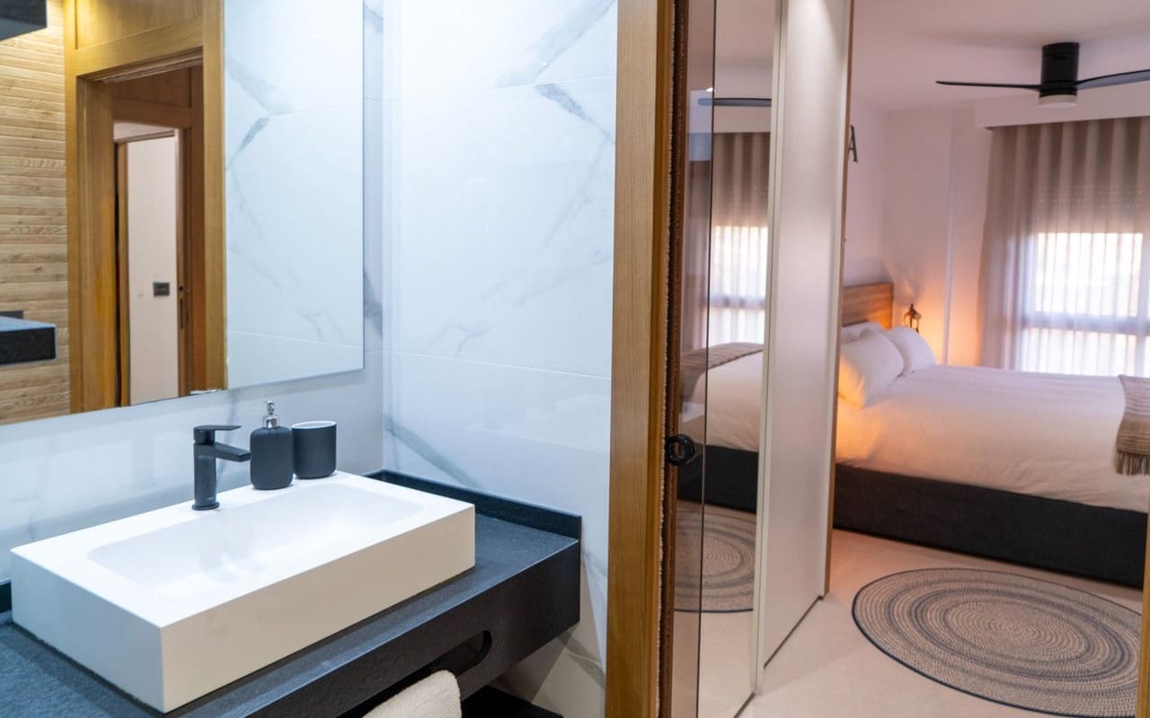 2 slaapkamer Appartement te koop in La Veleta met zwembad - € 273.000 (Ref: 9805191)