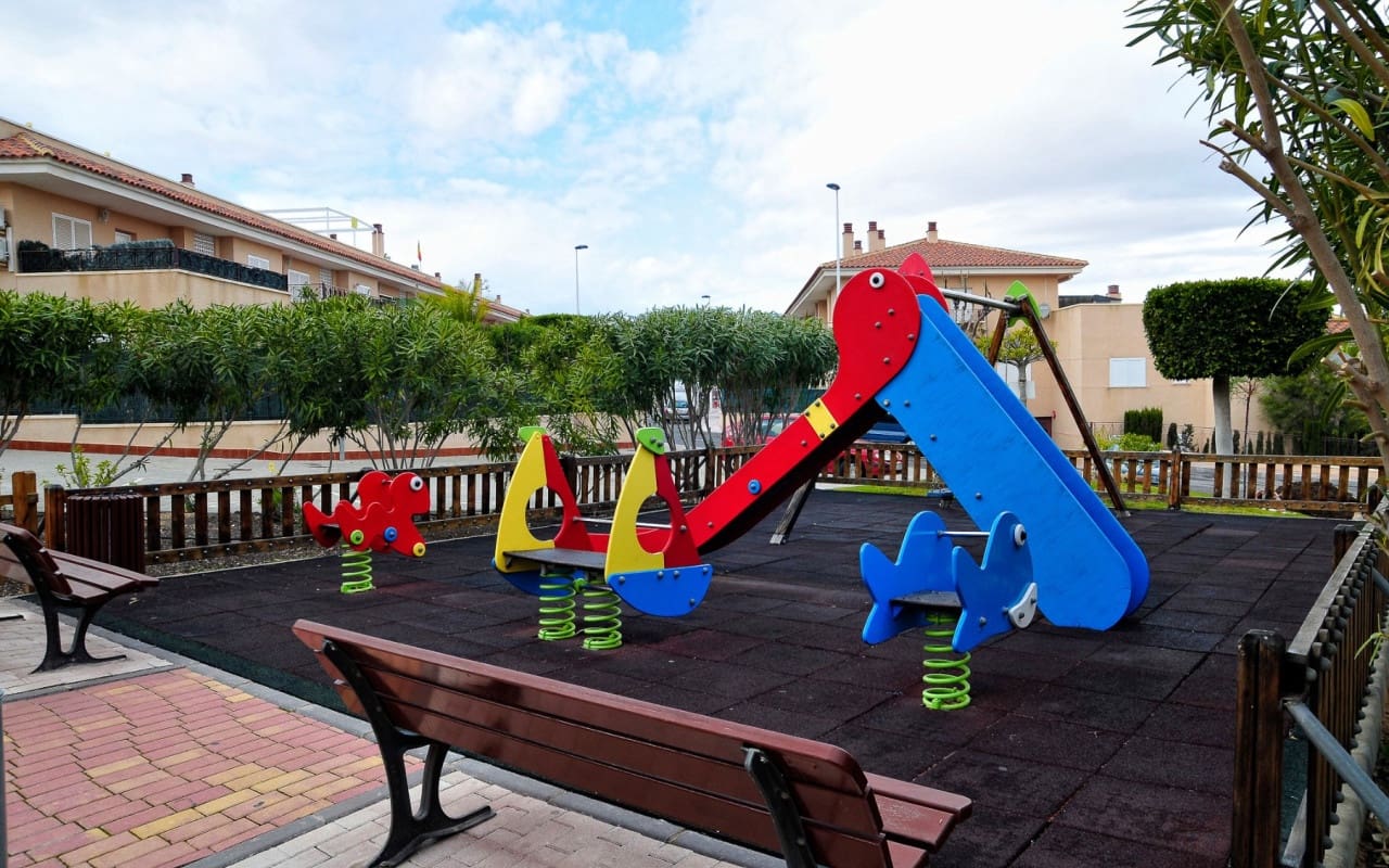 Apartamento de 2 habitaciones en Gran Alacant en venta con piscina - 280.000 € (Ref: 9805196)