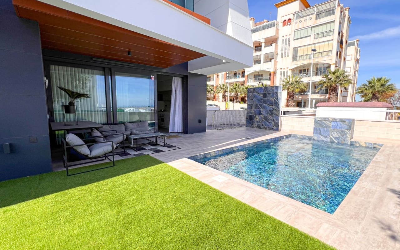 3 slaapkamer Strandappartement te koop in Guardamar del Segura met zwembad - € 399.000 (Ref: 9805204)