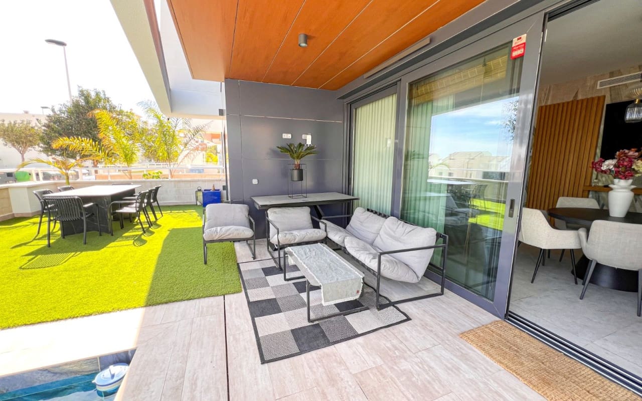 3 slaapkamer Strandappartement te koop in Guardamar del Segura met zwembad - € 399.000 (Ref: 9805204)