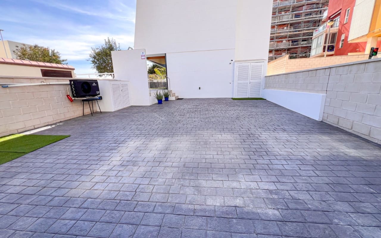 3 slaapkamer Strandappartement te koop in Guardamar del Segura met zwembad - € 399.000 (Ref: 9805204)