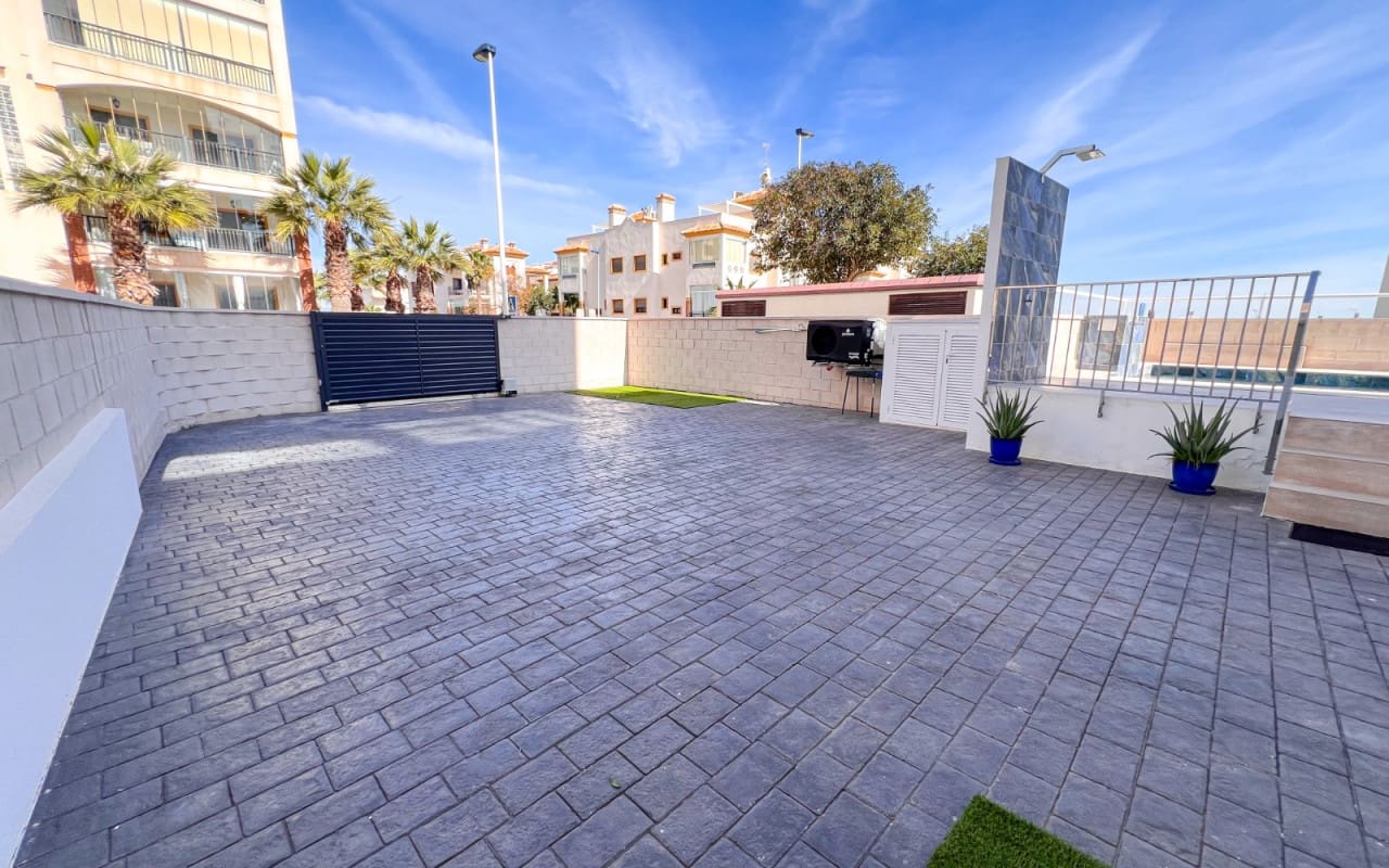 3 slaapkamer Strandappartement te koop in Guardamar del Segura met zwembad - € 399.000 (Ref: 9805204)