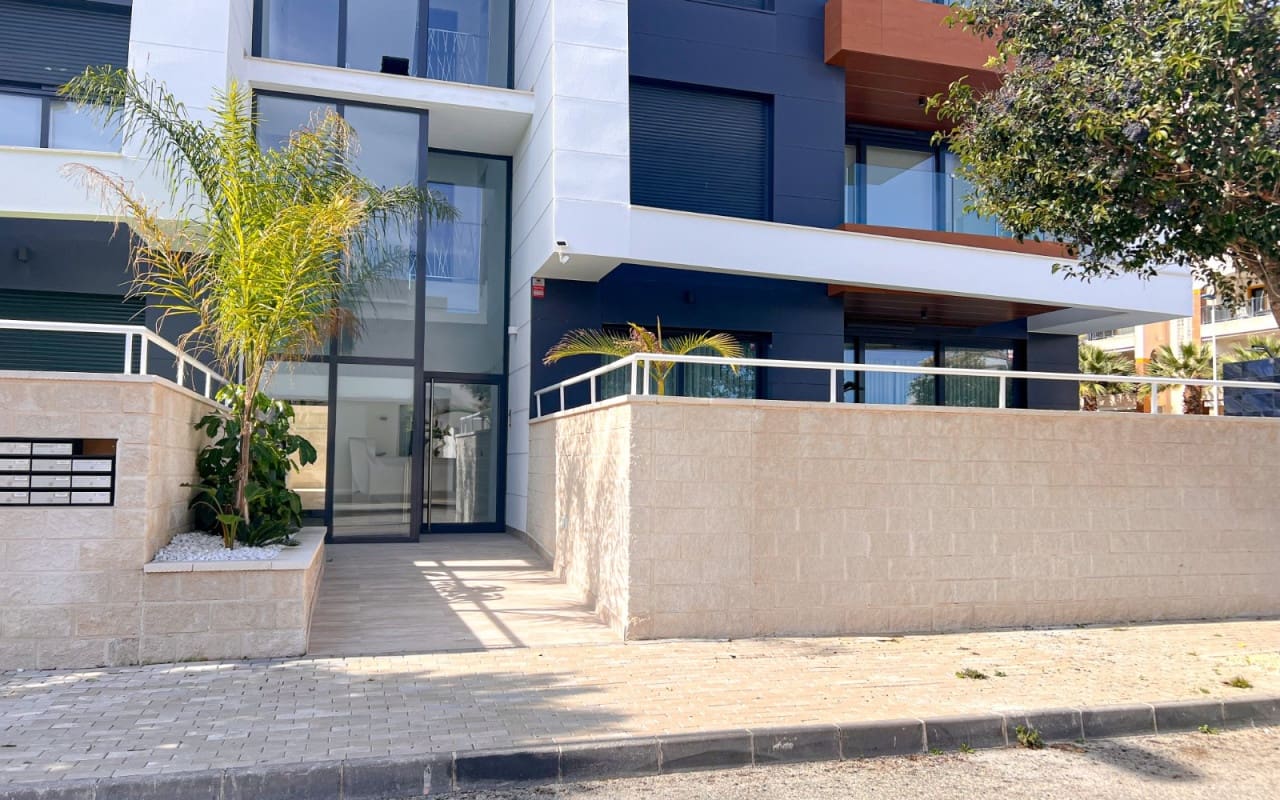 3 slaapkamer Strandappartement te koop in Guardamar del Segura met zwembad - € 399.000 (Ref: 9805204)