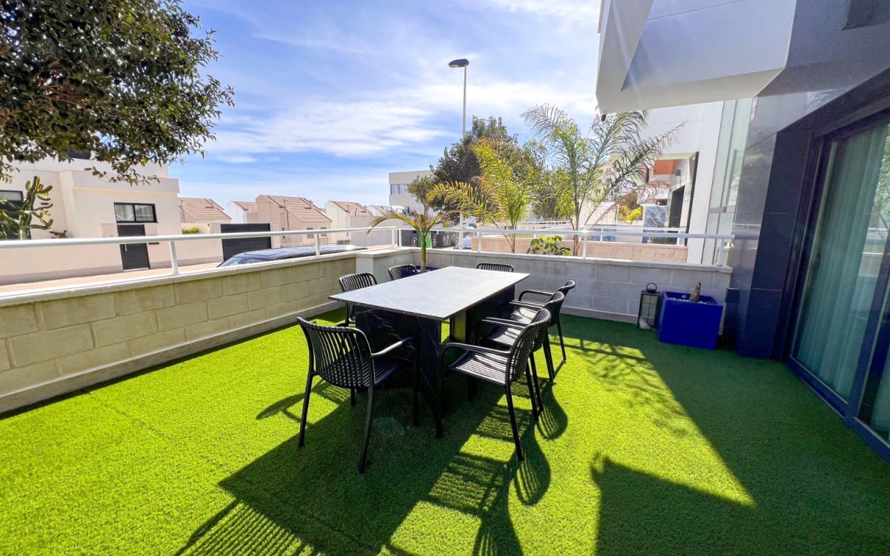 3 slaapkamer Strandappartement te koop in Guardamar del Segura met zwembad - € 399.000 (Ref: 9805204)