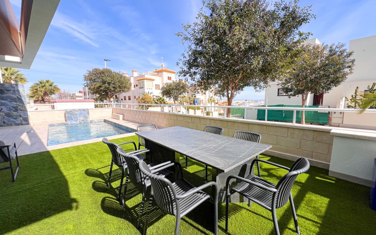 3 slaapkamer Strandappartement te koop in Guardamar del Segura met zwembad - € 399.000 (Ref: 9805204)