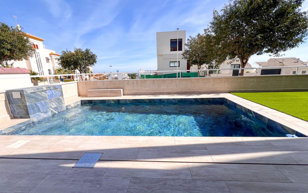 3 slaapkamer Strandappartement te koop in Guardamar del Segura met zwembad - € 399.000 (Ref: 9805204)