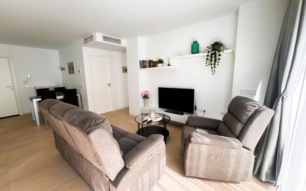 2 Zimmer Apartment zu verkaufen in Los Balcones mit Pool - 310.000 € (Ref: 9805207)