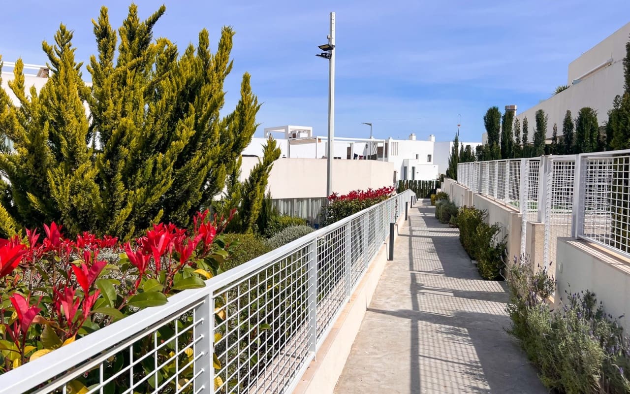 2 Zimmer Apartment zu verkaufen in Los Balcones mit Pool - 310.000 € (Ref: 9805207)