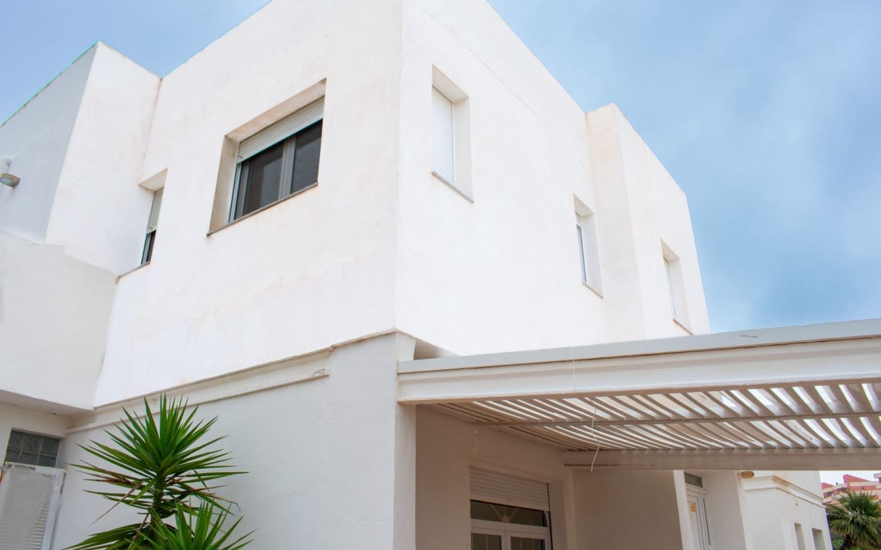 7 Zimmer Villa zu verkaufen in La Manga del Mar Menor mit Pool - 990.000 € (Ref: 9805550)