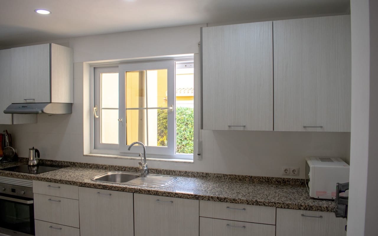 7 Zimmer Villa zu verkaufen in La Manga del Mar Menor mit Pool - 990.000 € (Ref: 9805550)