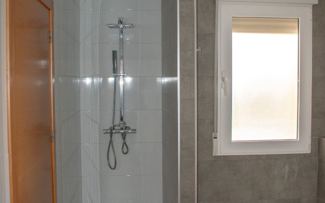 7 Zimmer Villa zu verkaufen in La Manga del Mar Menor mit Pool - 990.000 € (Ref: 9805550)