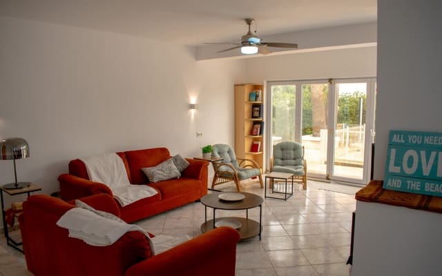 7 Zimmer Villa zu verkaufen in La Manga del Mar Menor mit Pool - 990.000 € (Ref: 9805550)