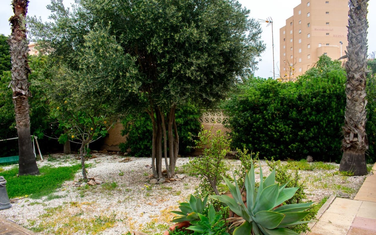 7 Zimmer Villa zu verkaufen in La Manga del Mar Menor mit Pool - 990.000 € (Ref: 9805550)