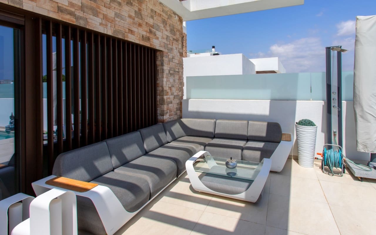 4 bedroom Villa for sale in Rojales with pool garage - € 750,000 (Ref: 9818465)