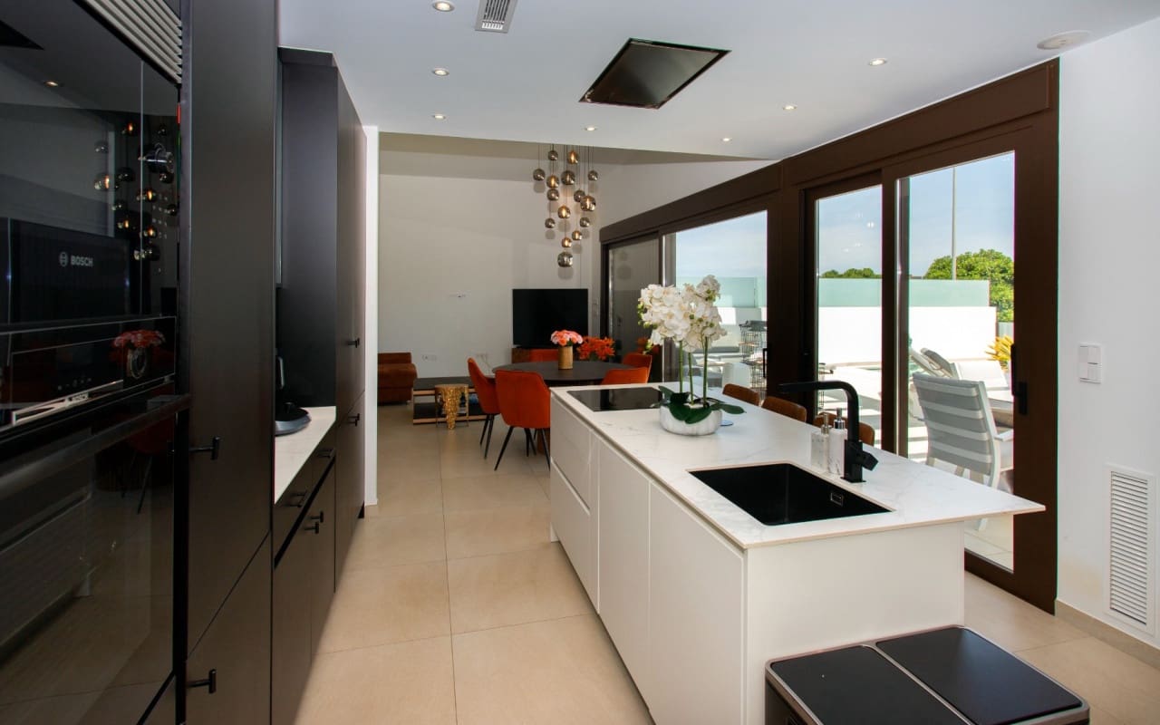 4 bedroom Villa for sale in Rojales with pool garage - € 750,000 (Ref: 9818465)