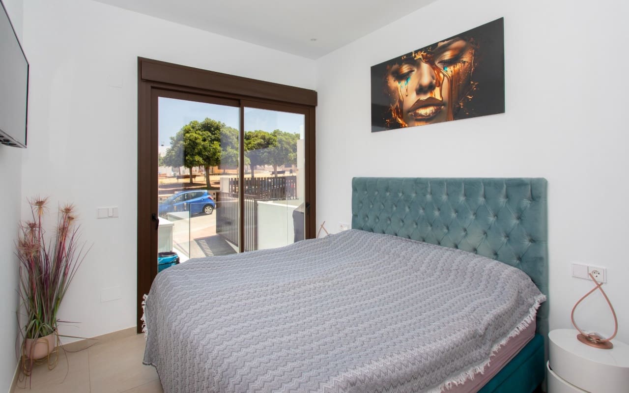 4 bedroom Villa for sale in Rojales with pool garage - € 750,000 (Ref: 9818465)