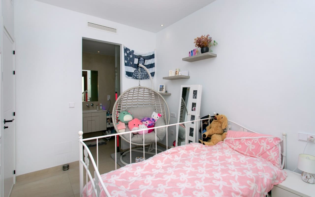 4 bedroom Villa for sale in Rojales with pool garage - € 750,000 (Ref: 9818465)
