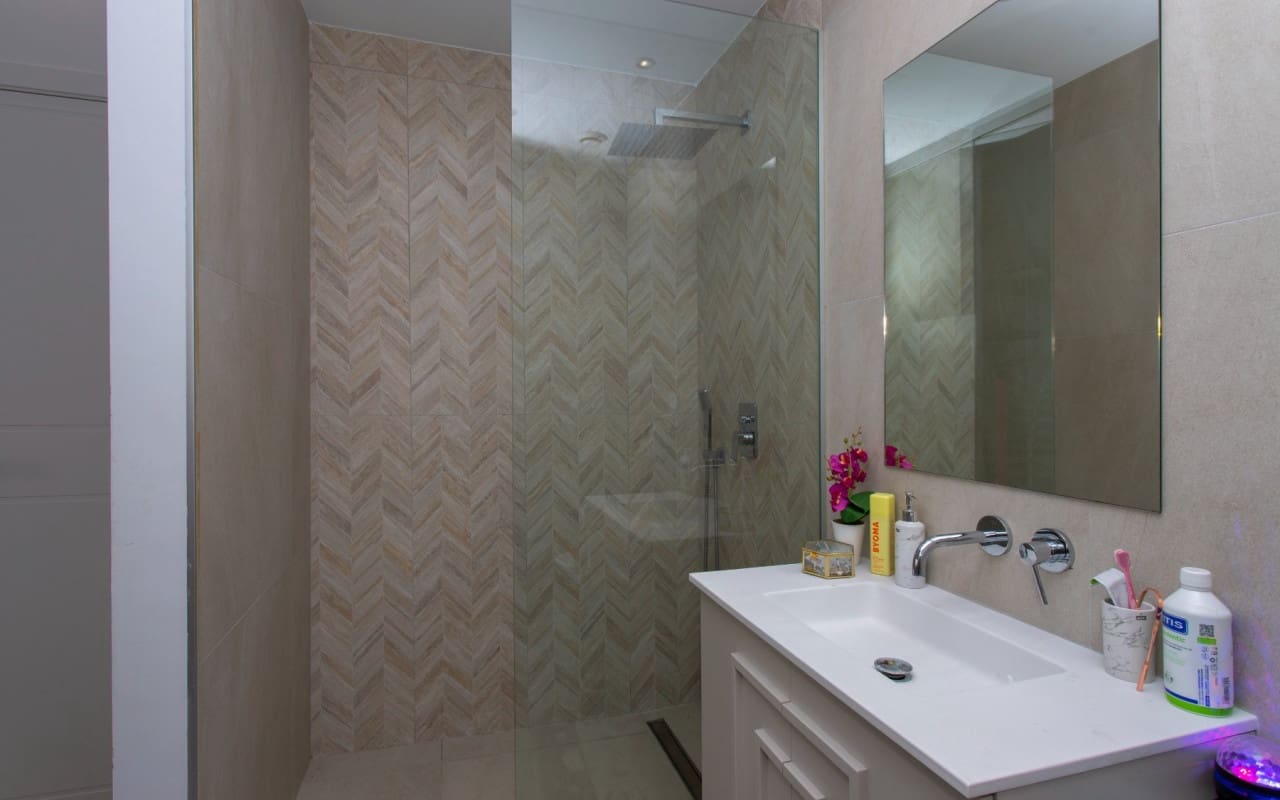 4 bedroom Villa for sale in Rojales with pool garage - € 750,000 (Ref: 9818465)