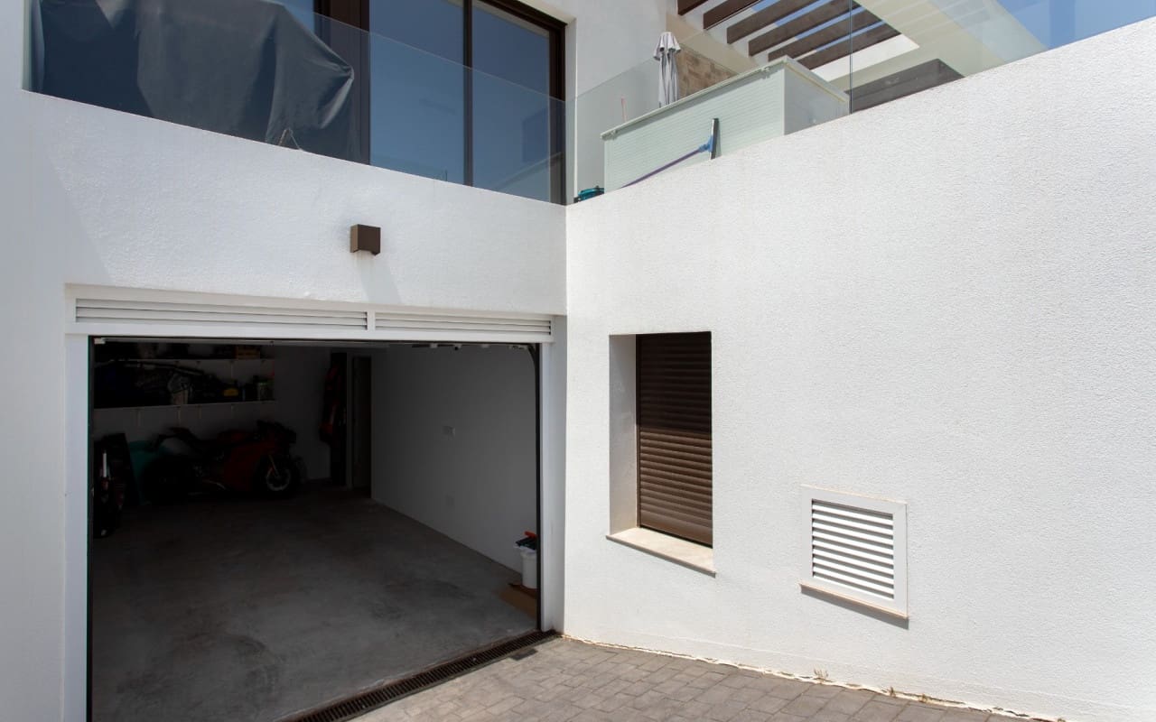 4 bedroom Villa for sale in Rojales with pool garage - € 750,000 (Ref: 9818465)